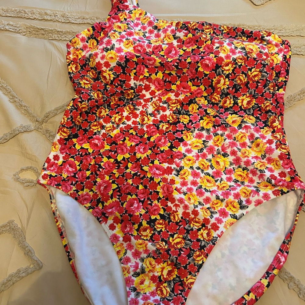 Women’s swimsuit NEW